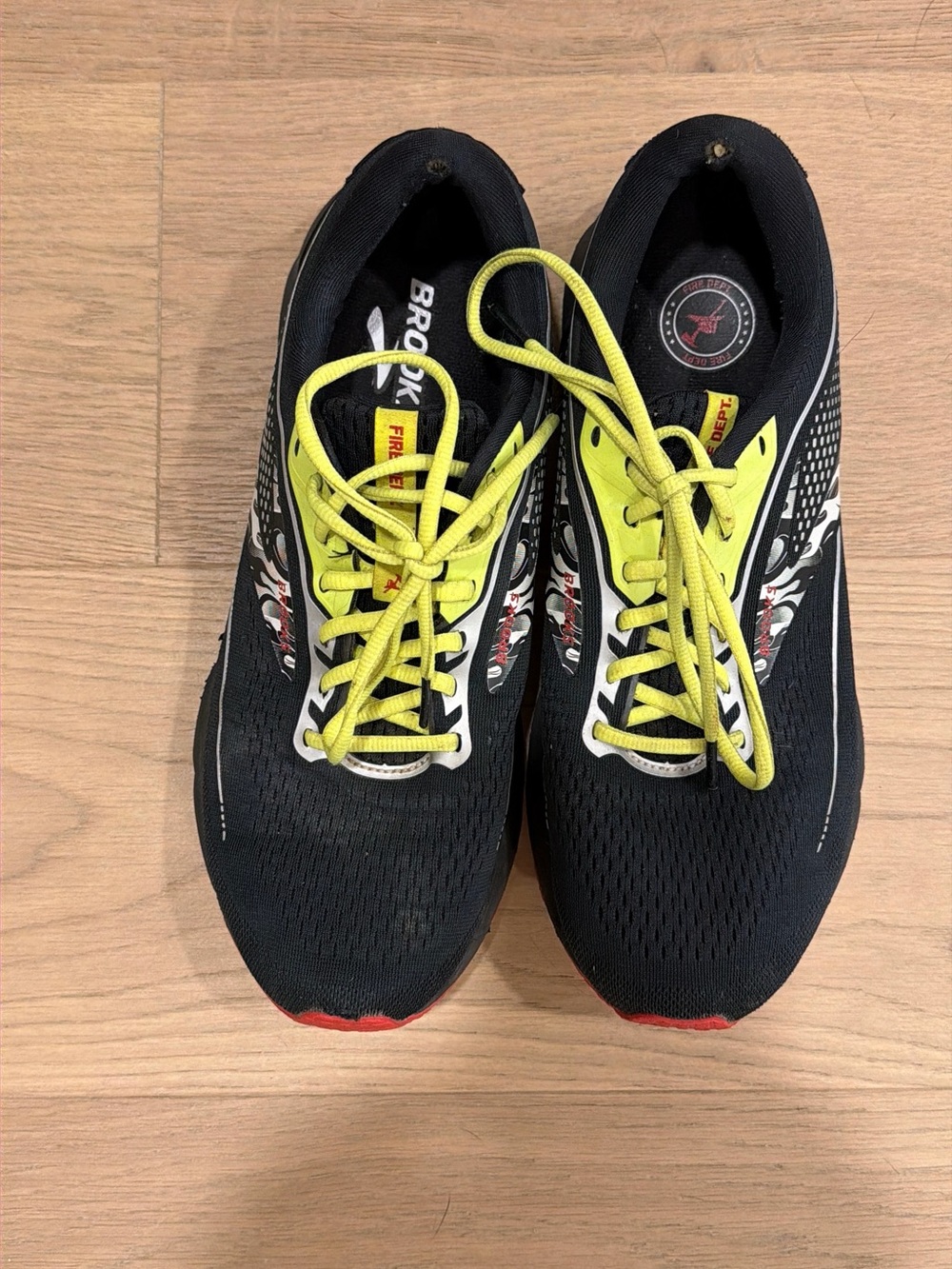 Brooks Men’s Black Athletic Shoes with Yellow Laces